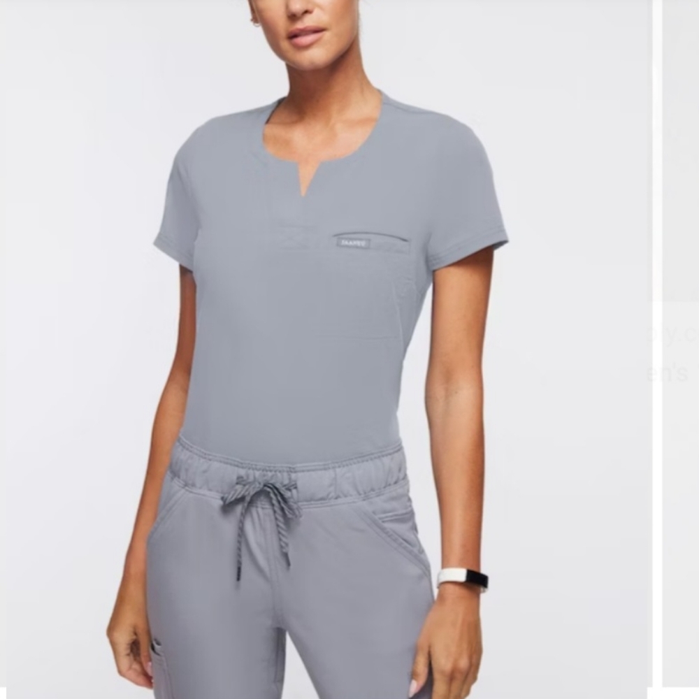 Jaanuu scrub set